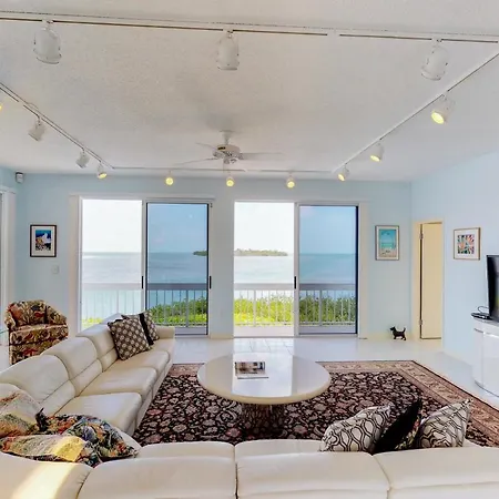 Plein Air Point Villa